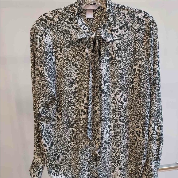 H&M Tops - H&M Green and White Patterned Blouse